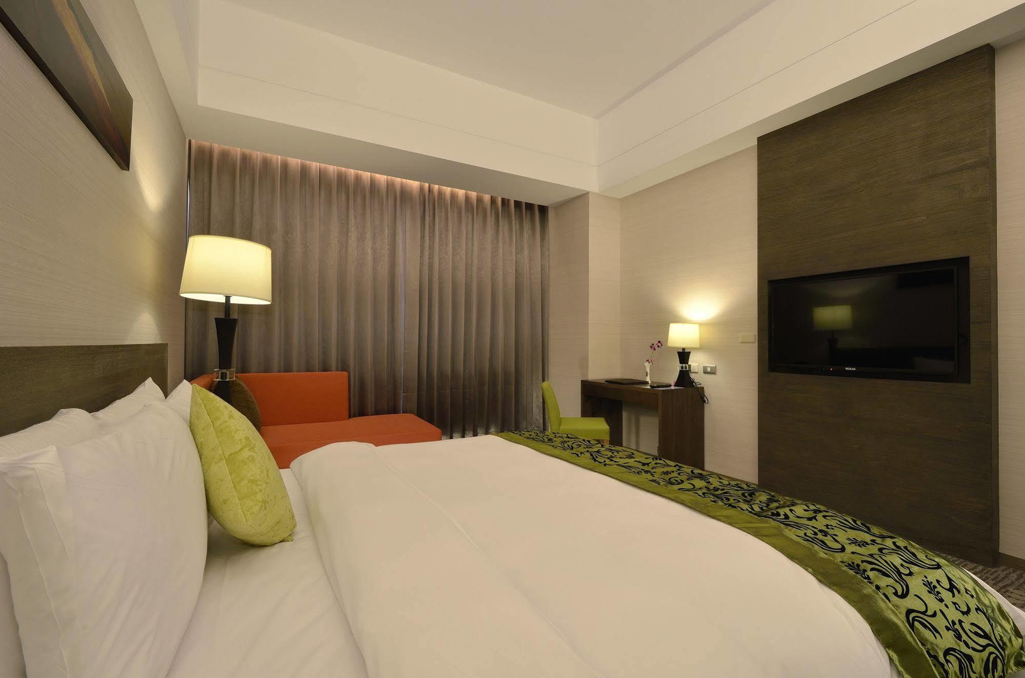Hoya Hotel T'ai-tung Extérieur photo